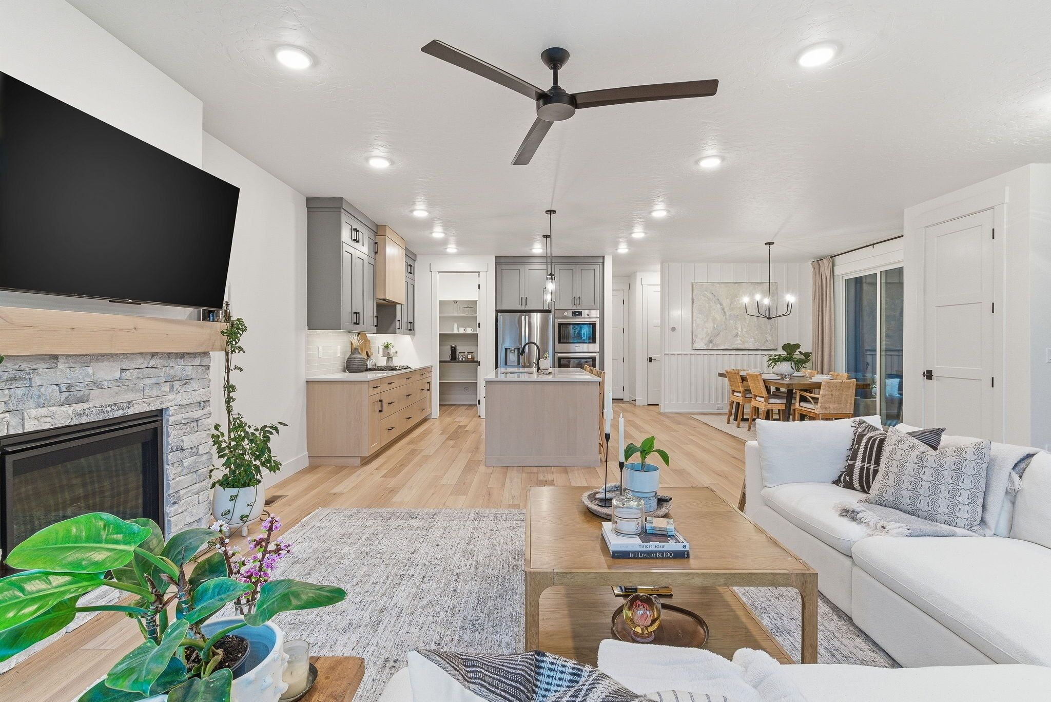 スマートテレビ、暖炉、テレビゲーム