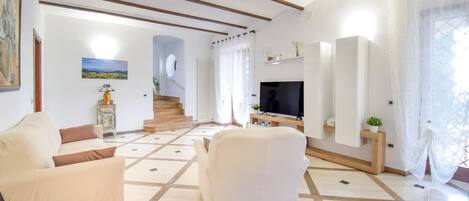 Smart TV, fireplace, foosball