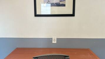 Basic-værelse med dobbeltseng eller 2 enkeltsenge | Interiør