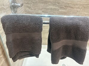 Schreibtisch, laptopgeeigneter Arbeitsplatz, kostenloses WLAN