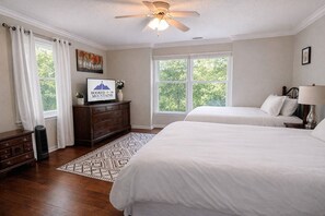 3 bedrooms, iron/ironing board, free WiFi, bed sheets - Relax at this 3-Bedroom Oasis With Private Deck And Hot Tub Inside Rumbling Bald (Lake Lure)