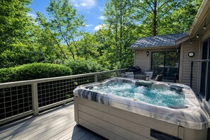 Terrace/patio - Relax at this 3-Bedroom Oasis With Private Deck And Hot Tub Inside Rumbling Bald (Lake Lure)