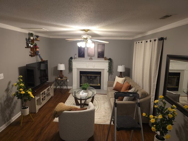 Living area - Paradise on Earth (Madison)