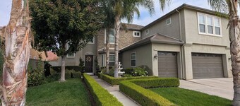 Spacious 5-bedroom 3-bath house in NW Fresno
