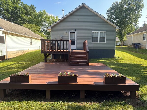 Terrace/patio - Private 3-bedroom Home in Winston-Salem (Winston-Salem)