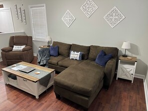 Living area - Private 3-bedroom Home in Winston-Salem (Winston-Salem)