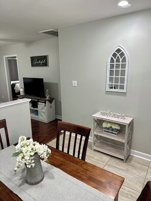 Dining - Private 3-bedroom Home in Winston-Salem (Winston-Salem)
