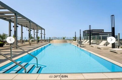 The Bell Luxury Downtown King Bed, Rooftop + Pool