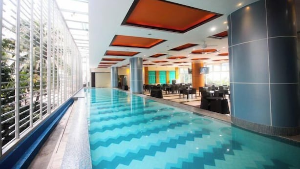 Indoor pool - UPad Hotel (Manila)