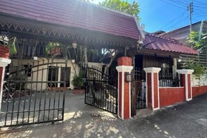 Exterior - Manotemple Guesthouse (Luang Prabang)