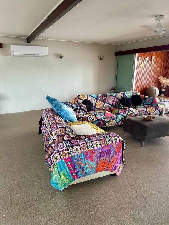 That 70s House - 5 Bedroom Of Comfort And History - Brandon