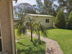 Property grounds - Skippers By The Bay - Lemon Tree Passage (Lemon Tree Passage)