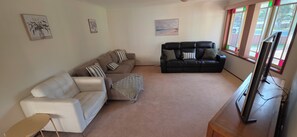 Smart TV - Skippers By The Bay - Lemon Tree Passage (Lemon Tree Passage)