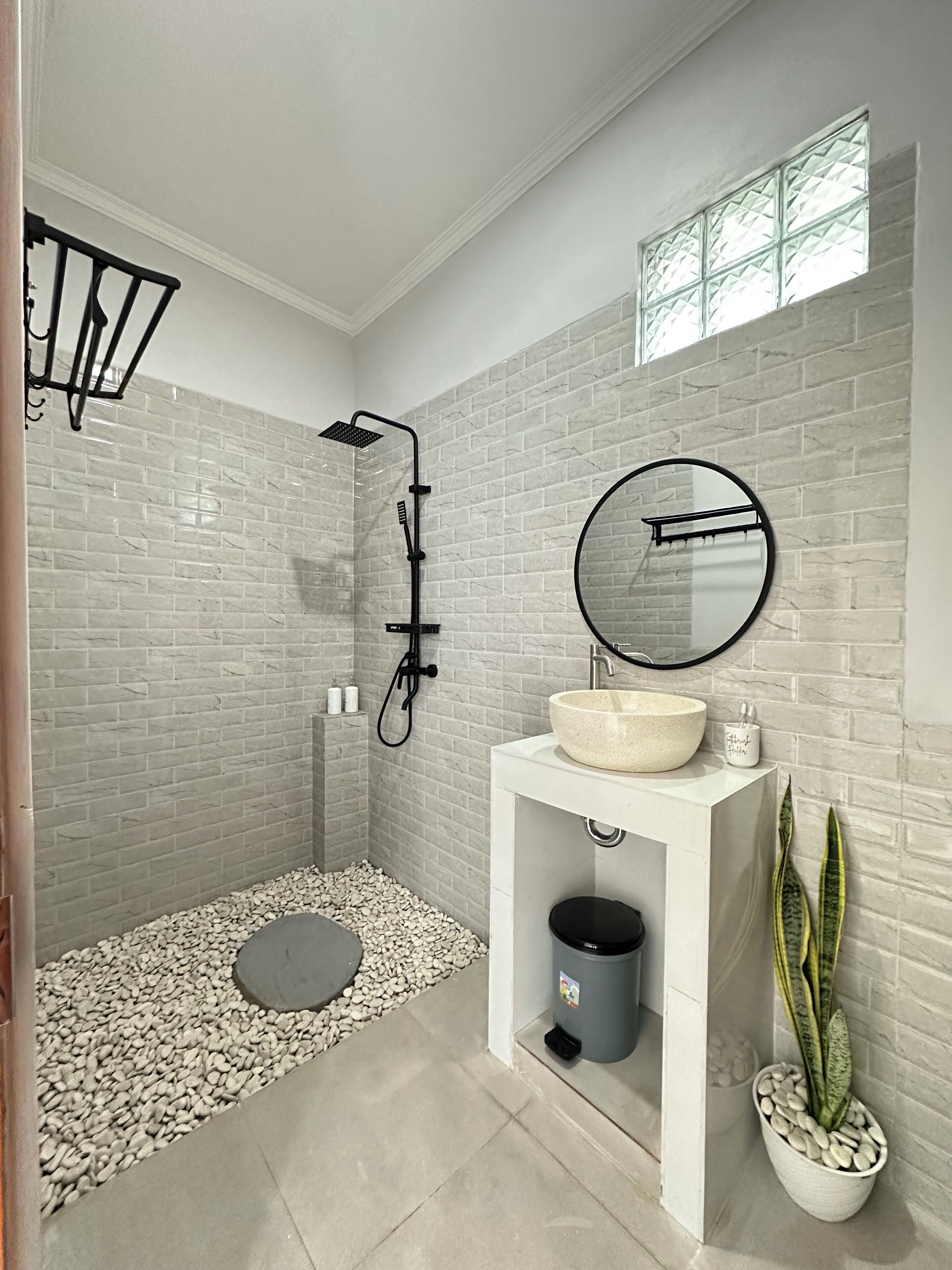 Doccia, asciugacapelli, bidet, asciugamani