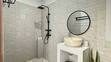 Doccia, asciugacapelli, bidet, asciugamani