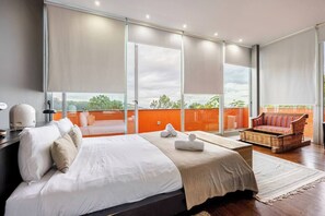 3 makuuhuonetta, työpöytä, silitysrauta/-lauta, ilmainen Wi-Fi