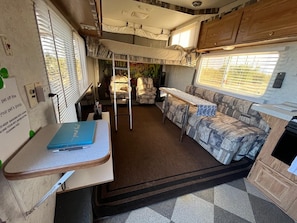 Living area - 2-bedroom recreational vehicle in delightful Tucson with all amenities (Tucson)