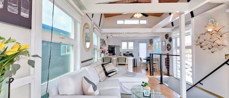 Televisión y chimenea