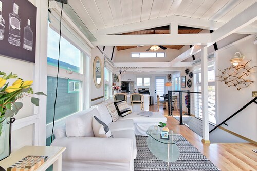 Absolutely Adorable 2-bedroom house boat in Deep Water with Amazing Bay View!