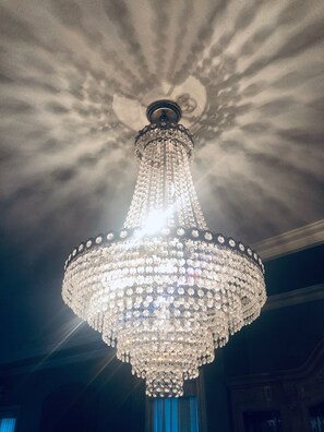 تفاصيل الفندق من الداخل