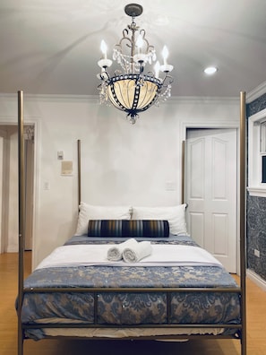 9 slaapkamers, een strijkplank/strijkijzer, reisbedje, gratis wifi