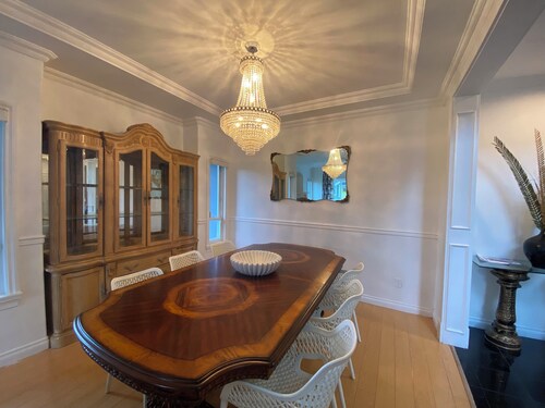 5 Minutes away from Edmonds Station! Ideal location for all events & attractions