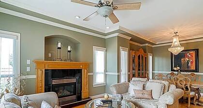 5 Minutes away from Edmonds Station! Ideal location for all events & attractions