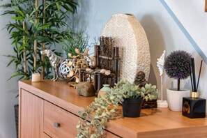 Interior - Haven Home Art Spring (Narre Warren South)