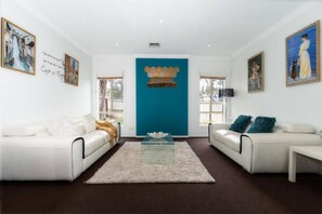 TV - Haven Home Art Spring (Narre Warren South)