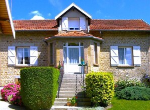 Exterior detail - CHEZ MATHIEU - CHESTRES (CHESTRES)