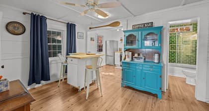 Historic Downtown New Bern Retreat - Pet Friendly