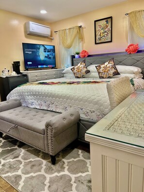 3 bedrooms, iron/ironing board, WiFi, bed sheets - Tranquil beautiful 3-bedroom house conveniently located! Quiet area/ amenities! (Stoneham)