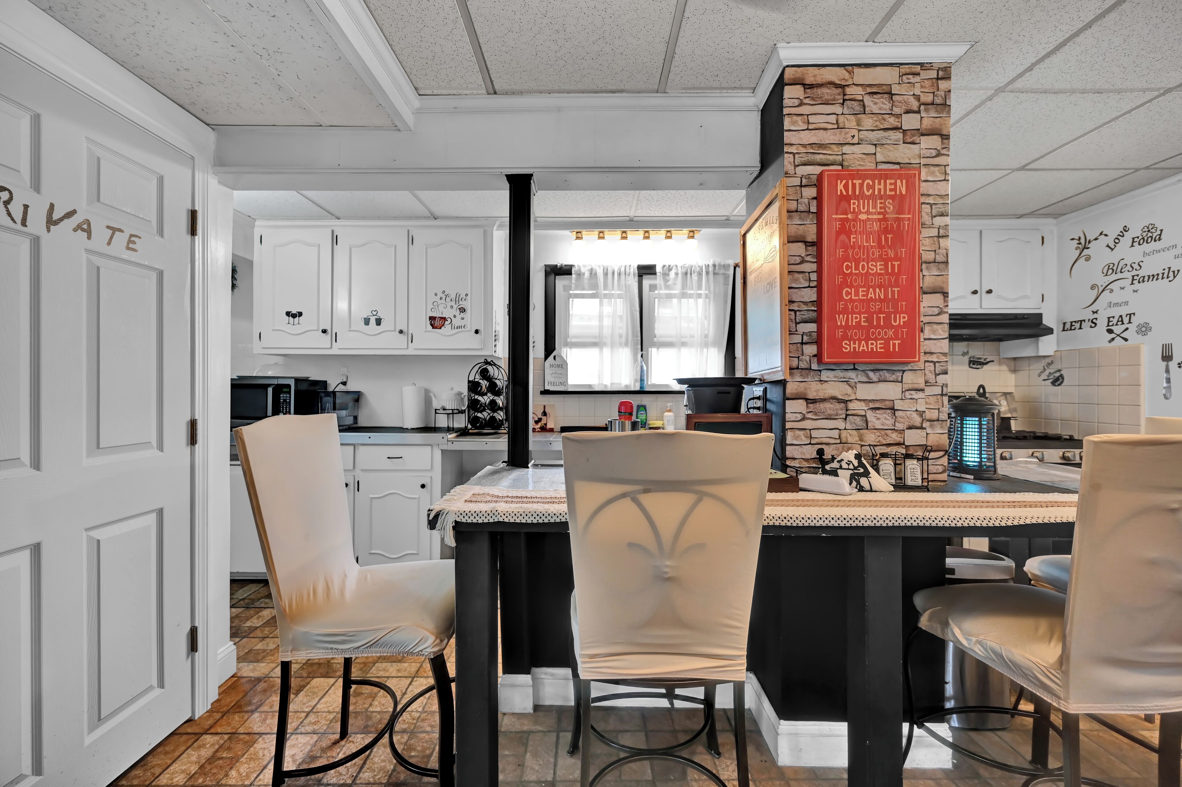 Four à micro-ondes, surface de cuisson