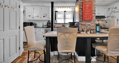 Tranquil beautiful 3-bedroom house conveniently located! Quiet area/ amenities!