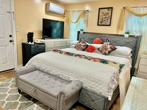 3 bedrooms, iron/ironing board, WiFi, bed sheets - Tranquil beautiful 3-bedroom house conveniently located! Quiet area/ amenities! (Stoneham)