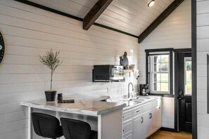 微波炉、炉灶、茶具/咖啡用具、烤面包机