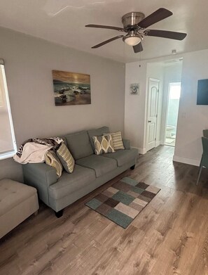 Living area - Perfect Family Getaway on Hollywood Beach 3 (Hollywood)