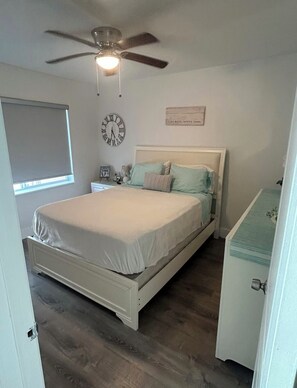 1 bedroom, iron/ironing board, Internet, bed sheets - Perfect Family Getaway on Hollywood Beach 3 (Hollywood)