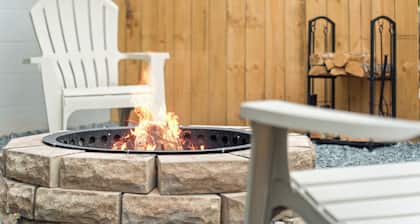Cozy 3BR Home for 6 Game Room & Fire Pit · 5 Min to Downtown