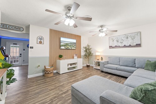 The Dora Haus! 3-bed~1 Bath w/FirePit~GameRoom & Yard in charming Mount Dora