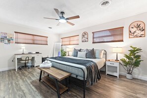 3 bedrooms, desk, iron/ironing board, travel crib