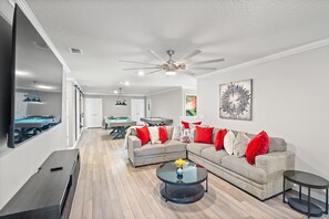 Smart TV, ping pong - Windsor Island Resort 10 Bedroom Themed Private Home with Pool+Spa & Resort Amenity Access (Davenport)