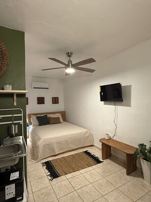1 habitación, escritorio, tabla de planchar con plancha y wifi gratis