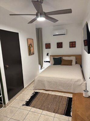 1 habitación, escritorio, tabla de planchar con plancha y wifi gratis