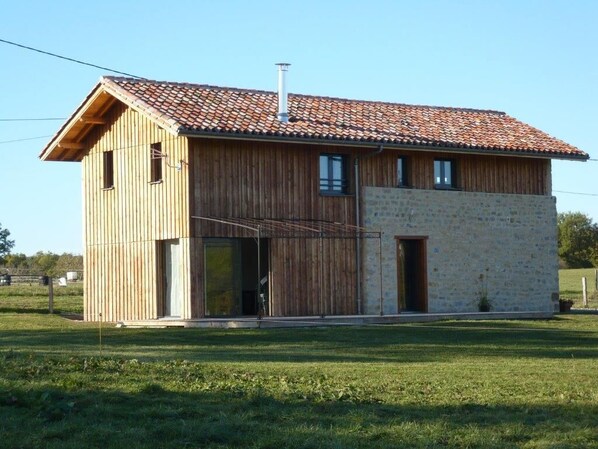 المنشأة من الخارج