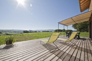 تناول الطعام بالخارج