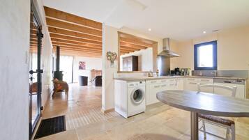 Réfrigérateur, micro-ondes, four, lave-vaisselle