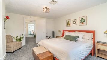 3 bedrooms, desk, free WiFi, bed sheets