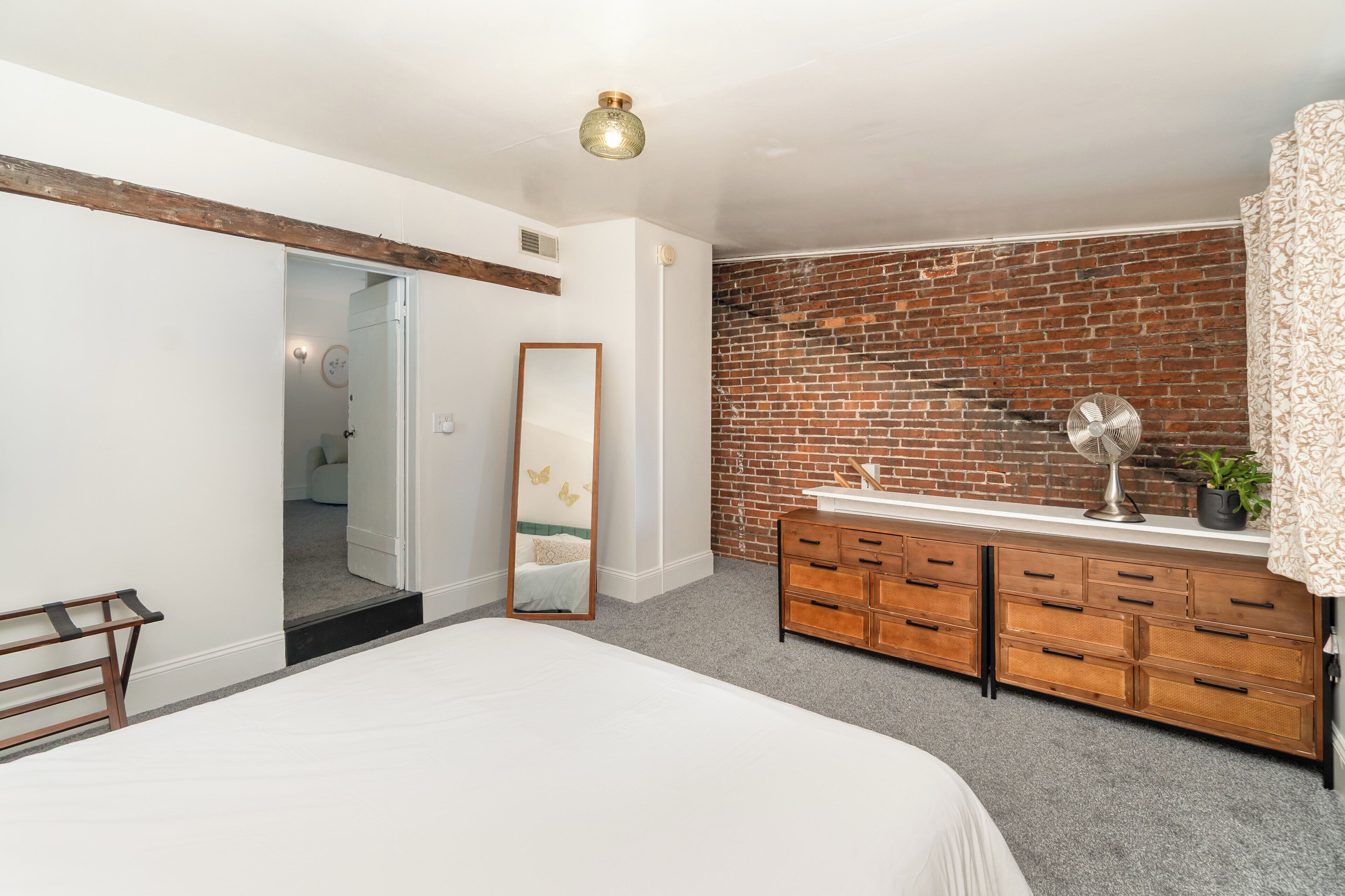 3 bedrooms, desk, iron/ironing board, free WiFi