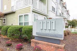 Exterior - Landing Furnished Apartments South End Stratford (Stratford)